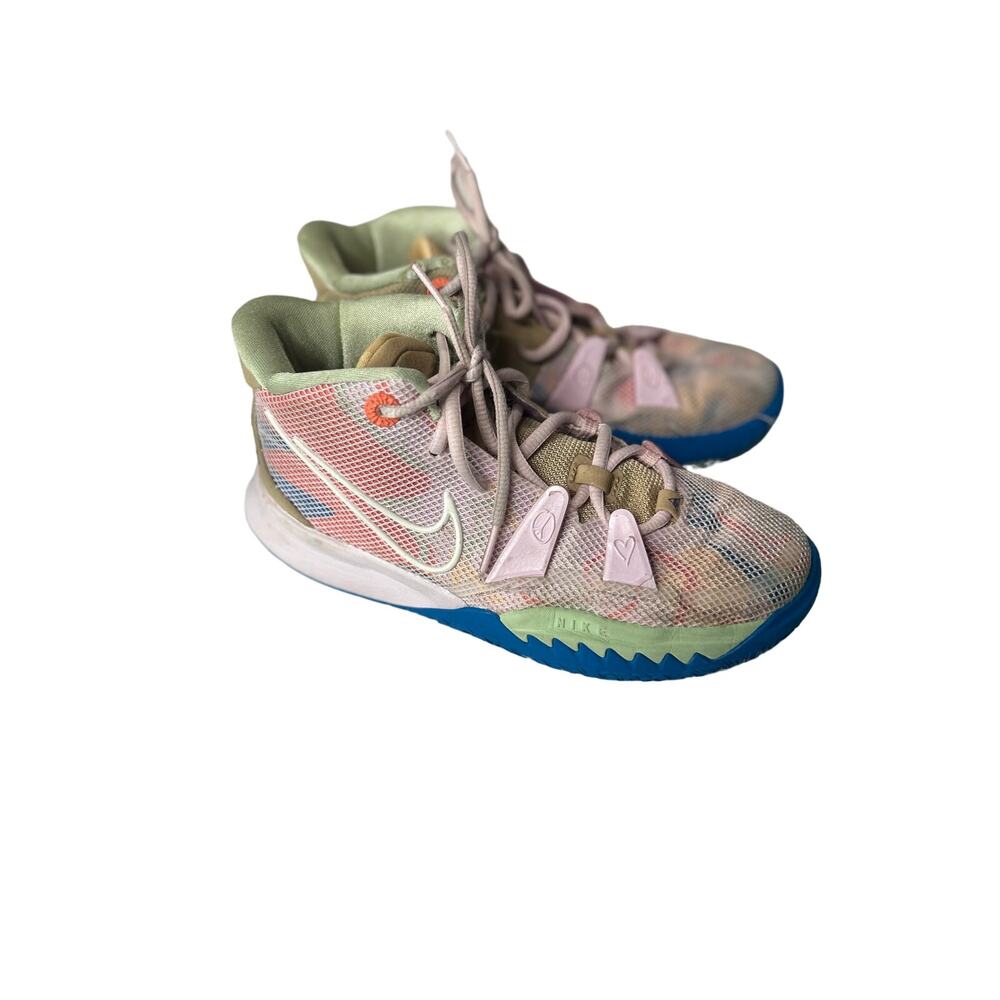 Nike Kyrie 7 Youth 1 World 1 People 2021 Sneaker Limited Edition Youth Size 4